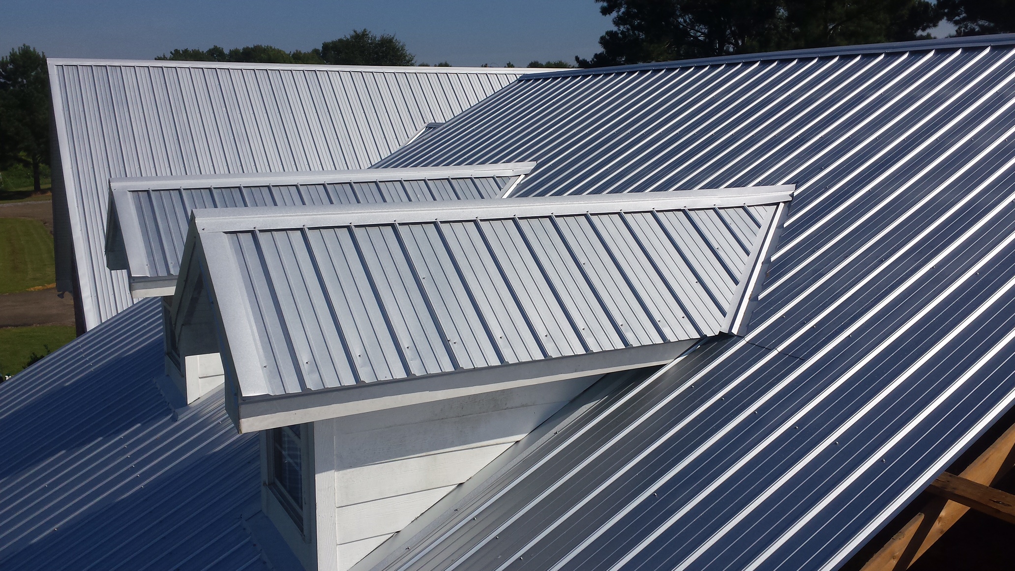 residential-metal-roof-silver-side